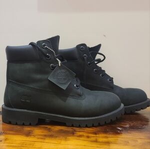 Timberland Premium Boots Size 5.5 Kids (Boys)